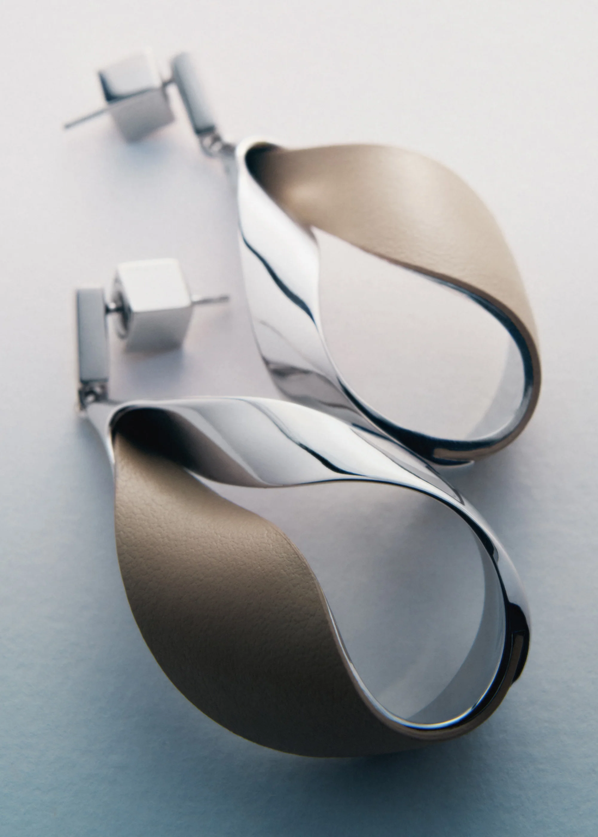 Boucles d’oreilles pendantes Ormé - Argentée Cuir Taupe - Image 2